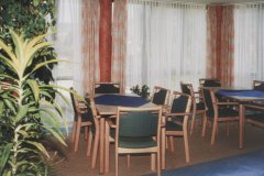"Elisabethhaus - Aufenthaltsraum - 3 OG, Säulen rötlich gemalt"