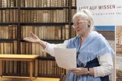 "Mag. Edda Mally heißt die Gäste willkommen"