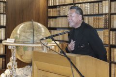 "Toshiya Hashimoto, Vorstand der IACC Japan, erzählt launige Episoden von der Zusammenarbeit mit Frank H. Mahnke"