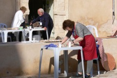 Gerda Merwald bei der Arbeit, A-USA